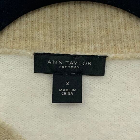 Ann Taylor Factory Argyle Plaid Button Front Cropped Sweater Women's Sz S Beige - Picture 4 of 6